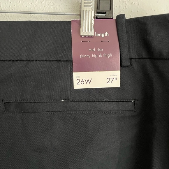 AVA & Viv Woman White/ Black  Mide Rise Skinny Hip & Thigh Dress Pant, S… - Picture 4 of 6